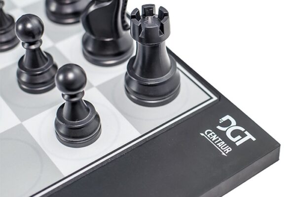 DGT-Centaur-Chess-Computer-2-670×646